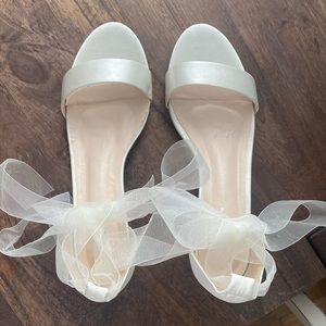 Ivory Satin Bridal shoes. Kailee P. brand size 10 with 2 inch block heel.